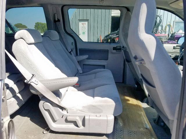 2FMZA57634BB24128 - 2004 FORD FREESTAR S GRAY photo 6