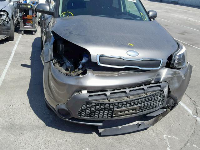 KNDJN2A28E7073682 - 2014 KIA SOUL GRAY photo 9