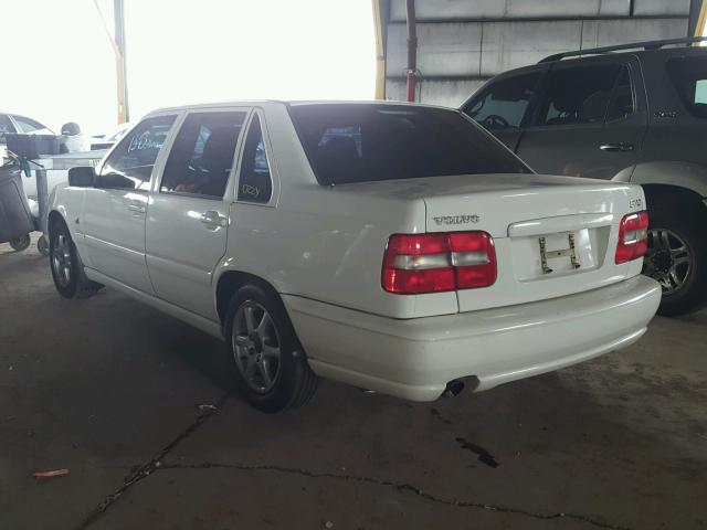 YV1LS55A7X2604501 - 1999 VOLVO S70 WHITE photo 3