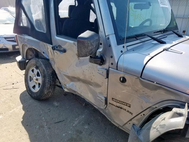 1C4AJWAGXHL508972 - 2017 JEEP WRANGLER S ვერცხლისფერი ფოტო 9