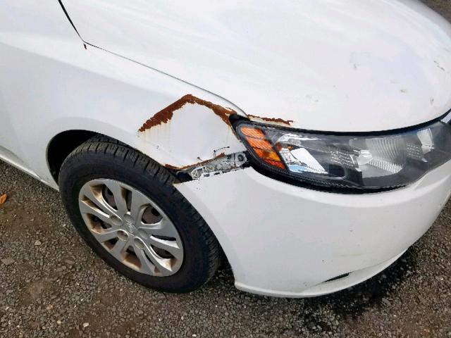 KNAFU4A24A5174113 - 2010 KIA FORTE EX WHITE photo 9