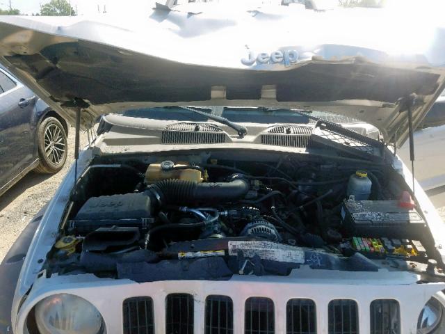 1J4GL38K96W293300 - 2006 JEEP LIBERTY RE SILVER photo 7