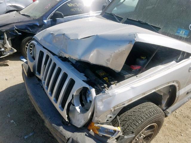 1J4GL38K96W293300 - 2006 JEEP LIBERTY RE SILVER photo 9