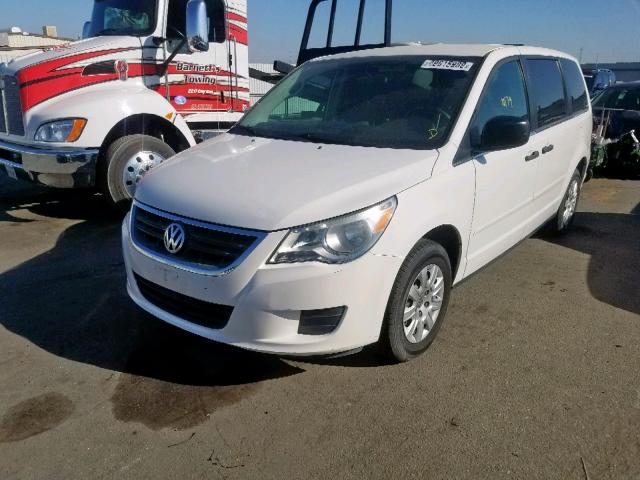 2V4RW4D14AR268417 - 2010 VOLKSWAGEN ROUTAN S WHITE photo 2