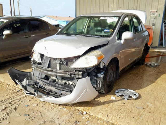 3N1BC11E59L446941 - 2009 NISSAN VERSA S SILVER photo 2