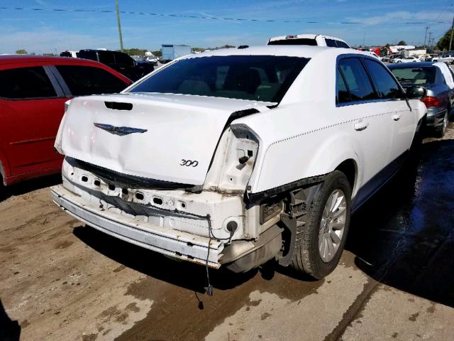 2C3CCAAG1CH105172 - 2012 CHRYSLER 300 WHITE photo 4