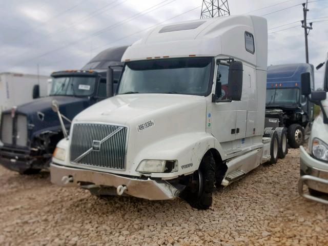 4V4NC9JH01N318134 - 2001 VOLVO VN VNL WHITE photo 2