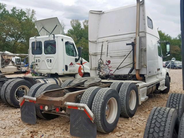 4V4NC9JH01N318134 - 2001 VOLVO VN VNL WHITE photo 4