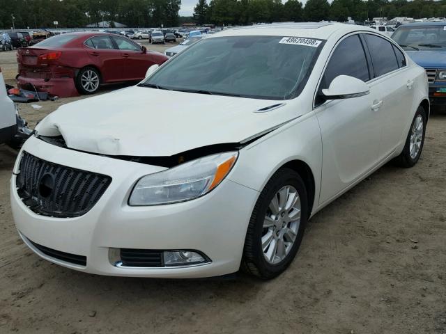 2G4GR5ER3D9248095 - 2013 BUICK REGAL WHITE photo 2