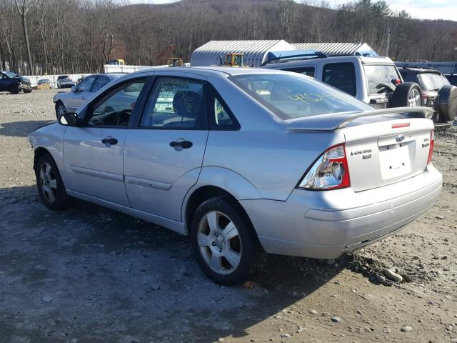 1FAFP34N76W120211 - 2006 FORD FOCUS ZX4 GRAY photo 3