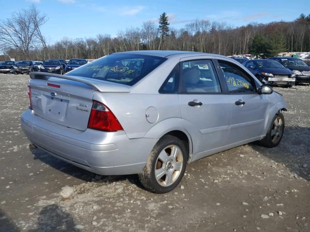 1FAFP34N76W120211 - 2006 FORD FOCUS ZX4 GRAY photo 4