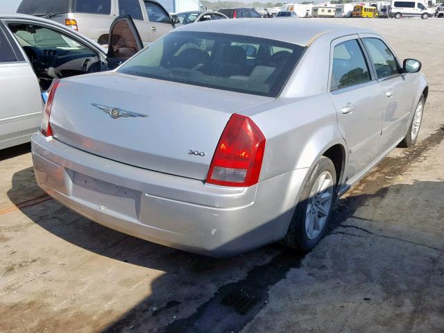 2C3KA43R66H211543 - 2006 CHRYSLER 300 SILVER photo 4