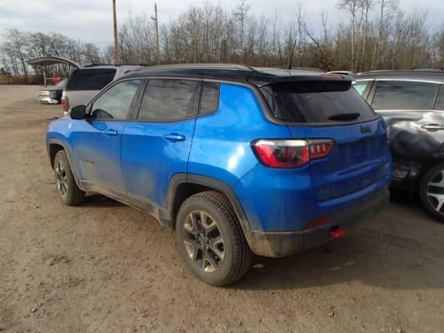 3C4NJDDB5JT371746 - 2018 JEEP COMPASS TR BLUE photo 3