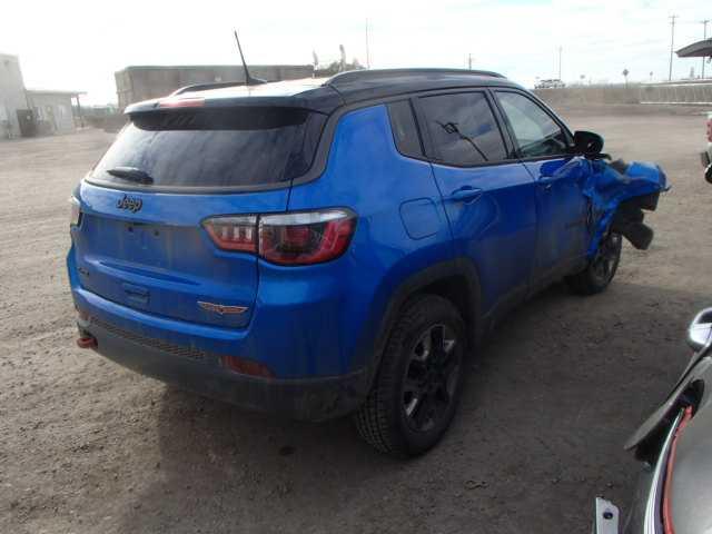 3C4NJDDB5JT371746 - 2018 JEEP COMPASS TR BLUE photo 4