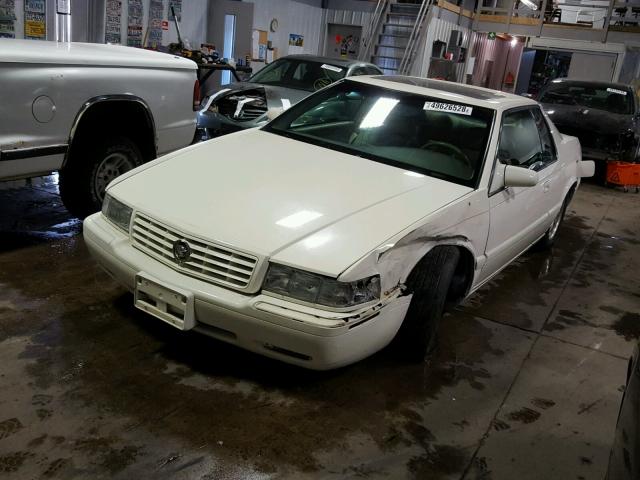 1G6EC12932B106886 - 2002 CADILLAC ELDORADO C WHITE photo 2