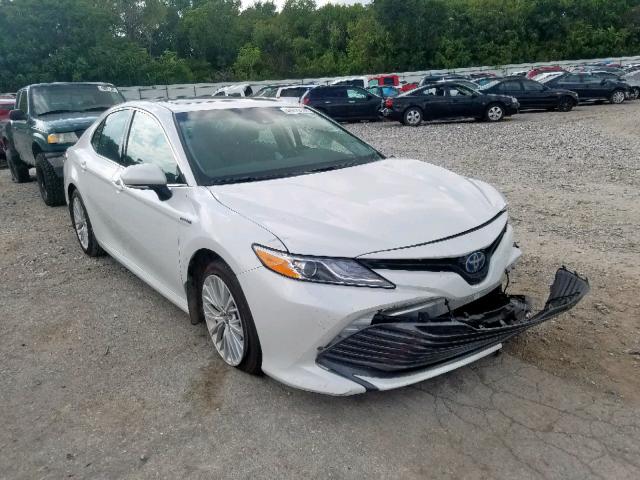 4T1B21HK6JU008009 - 2018 TOYOTA CAMRY HYBR WHITE photo 1