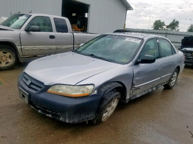 1HGCG56702A022914 - 2002 HONDA ACCORD SE SILVER photo 2