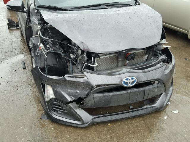 JTDKDTB33H1594563 - 2017 TOYOTA PRIUS C GRAY photo 9