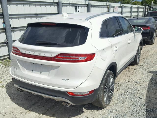 5LMCJ2C95HUL31038 - 2017 LINCOLN MKC SELECT WHITE photo 4
