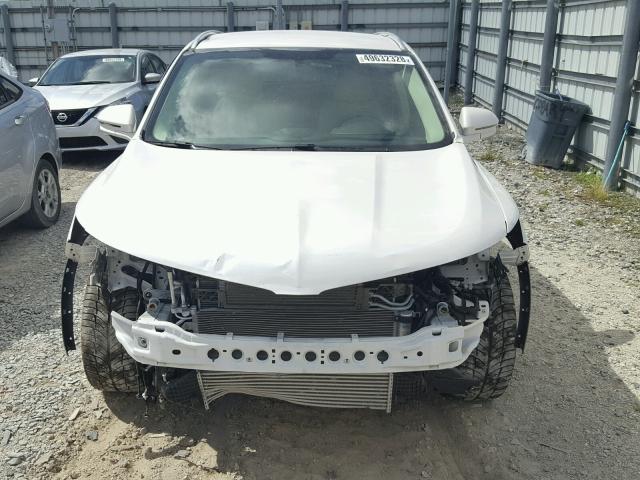 5LMCJ2C95HUL31038 - 2017 LINCOLN MKC SELECT WHITE photo 9