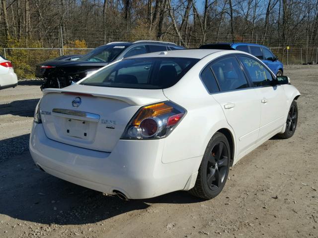 1N4BL21E68N421411 - 2008 NISSAN ALTIMA 3.5 WHITE photo 4