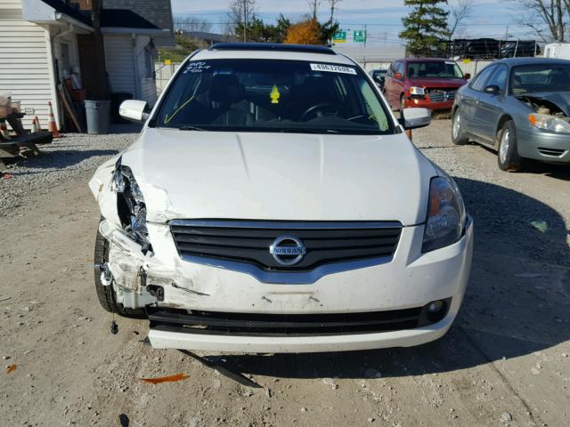 1N4BL21E68N421411 - 2008 NISSAN ALTIMA 3.5 WHITE photo 9