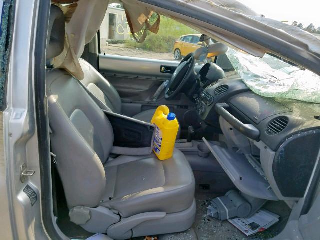 3VWCA21C0YM467312 - 2000 VOLKSWAGEN NEW BEETLE ნაცრისფერი ფოტო 5