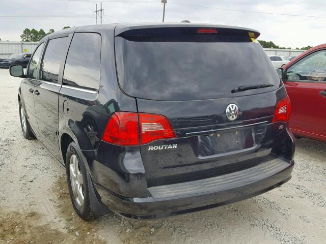 2V4RW3D18AR274196 - 2010 VOLKSWAGEN ROUTAN SE BLACK photo 3