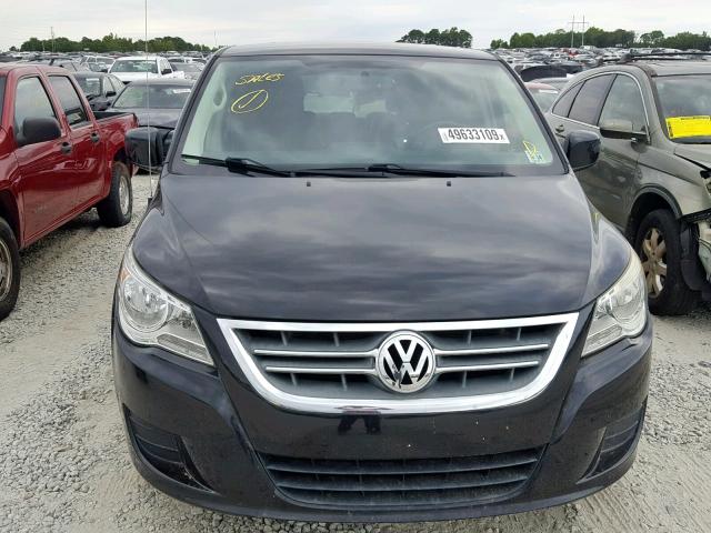 2V4RW3D18AR274196 - 2010 VOLKSWAGEN ROUTAN SE BLACK photo 9