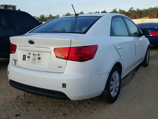 KNAFU4A24D5716234 - 2013 KIA FORTE EX WHITE photo 4