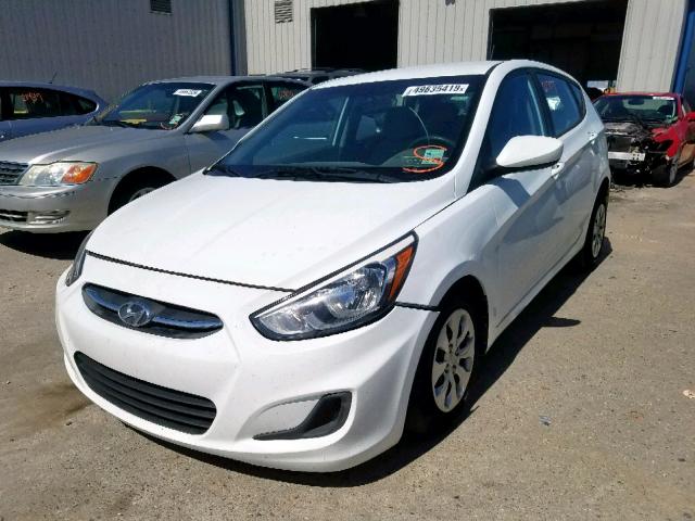 KMHCT5AE9HU313608 - 2017 HYUNDAI ACCENT SE WHITE photo 2