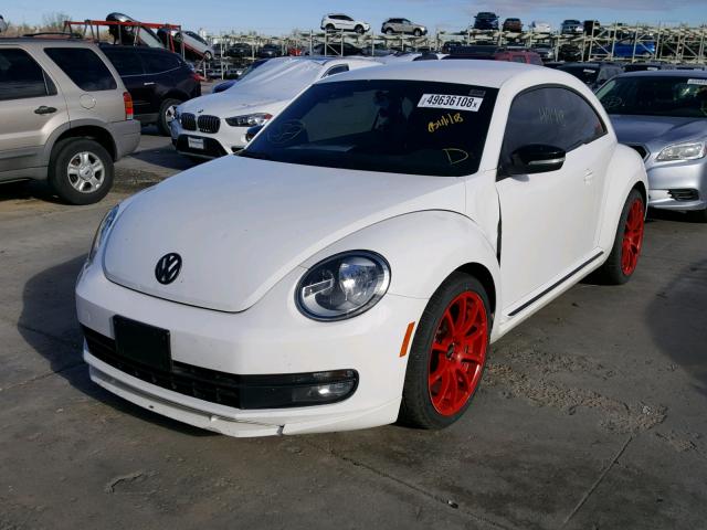 3VWVA7ATXCM603539 - 2012 VOLKSWAGEN BEETLE TUR WHITE photo 2