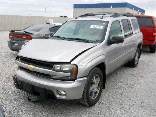 1GNET16M756123724 - 2005 CHEVROLET TRAILBLAZE SILVER photo 2