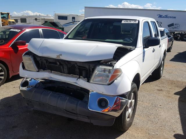 1N6AD07U66C407181 - 2006 NISSAN FRONTIER C WHITE photo 2