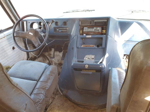 1GCDG15H7J7148950 - 1988 CHEVROLET G10 WHITE photo 9