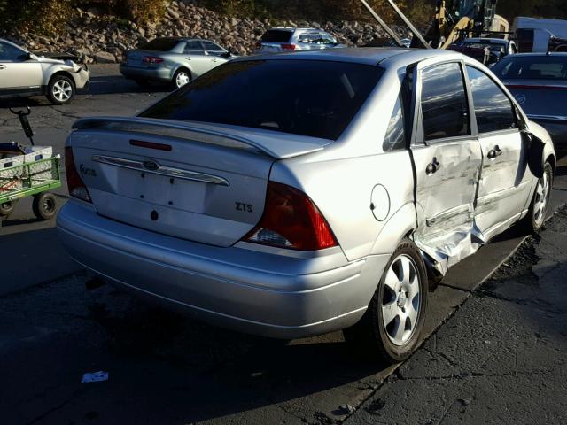 1FAFP38392W224959 - 2002 FORD FOCUS ZTS SILVER photo 4