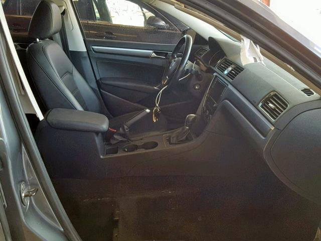 1VWDT7A34HC033598 - 2017 VOLKSWAGEN PASSAT R-L CHARCOAL photo 5