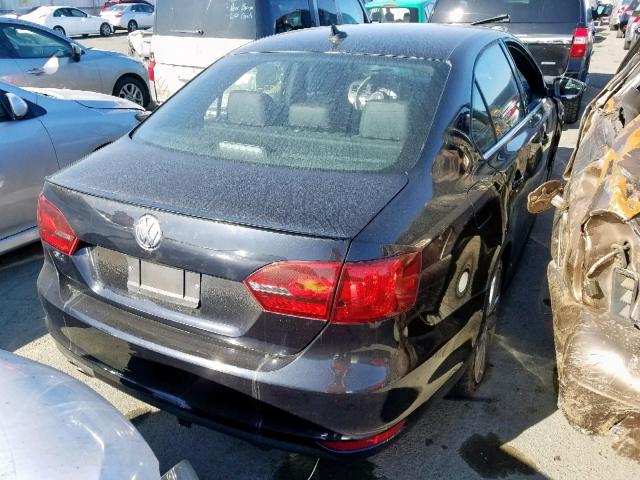 3VW4A7AJ9DM381622 - 2013 VOLKSWAGEN JETTA GLI BLACK photo 4