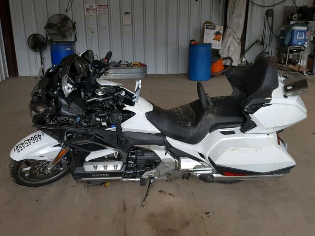 JH2SC7985JK000011 - 2018 HONDA GL1800 D WHITE photo 9