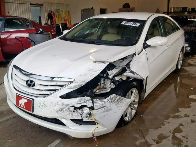 5NPEB4AC9BH172758 - 2011 HYUNDAI SONATA GLS WHITE photo 2