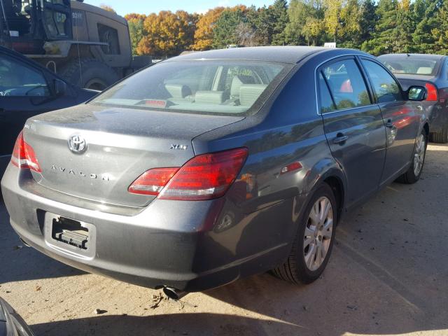 4T1BK36B08U305351 - 2008 TOYOTA AVALON XL GRAY photo 4