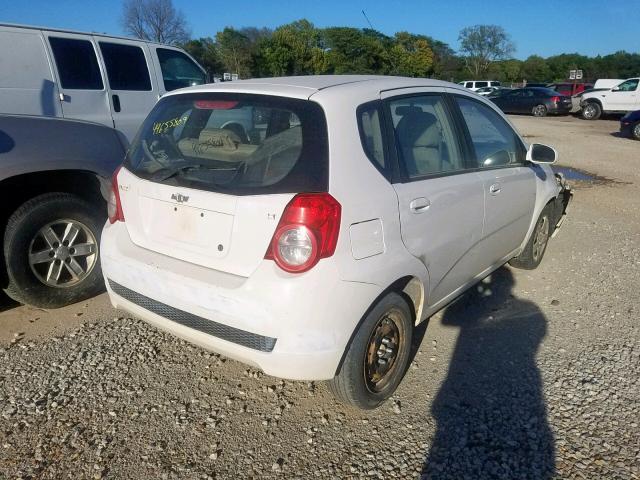 KL1TD66E59B682339 - 2009 CHEVROLET AVEO LS WHITE photo 4