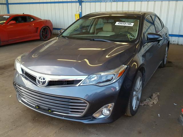 4T1BK1EB8DU059715 - 2013 TOYOTA AVALON BAS Grafitowy zdjęcie 2