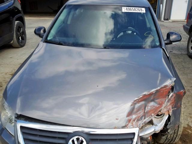 WVWJK73C78P125898 - 2008 VOLKSWAGEN PASSAT TUR GRAY photo 7