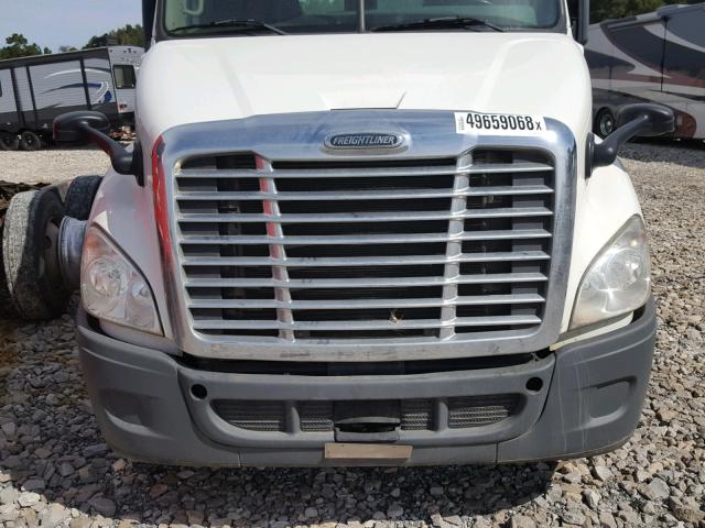 3AKBGADV4ESFT2566 - 2014 FREIGHTLINER CASCADIA 1 WHITE photo 7