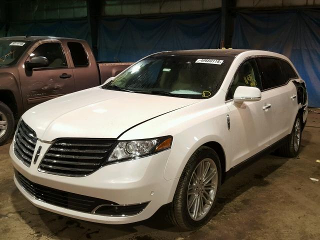 2LMHJ5ATXHBL01133 - 2017 LINCOLN MKT WHITE photo 2