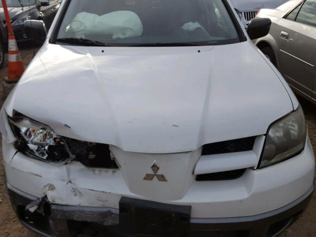 JA4LX31F04U038818 - 2004 MITSUBISHI OUTLANDER WHITE photo 7