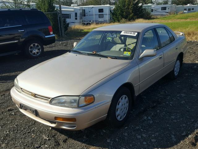 4T1BG12K1TU737497 - 1996 TOYOTA CAMRY DX BEIGE photo 2