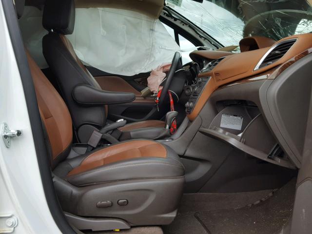 KL4CJCSBXEB550855 - 2014 BUICK ENCORE WHITE photo 5