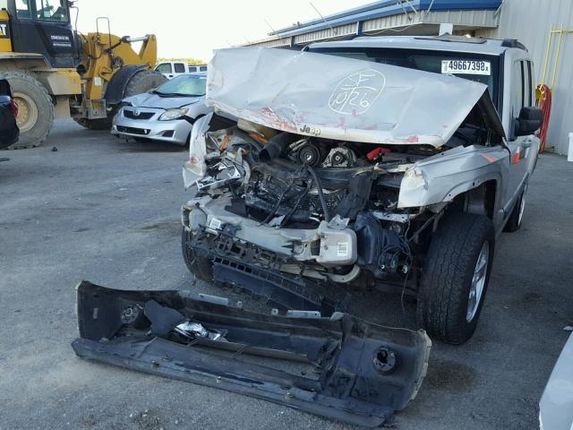 1J8HH48K58C115169 - 2008 JEEP COMMANDER SILVER photo 2